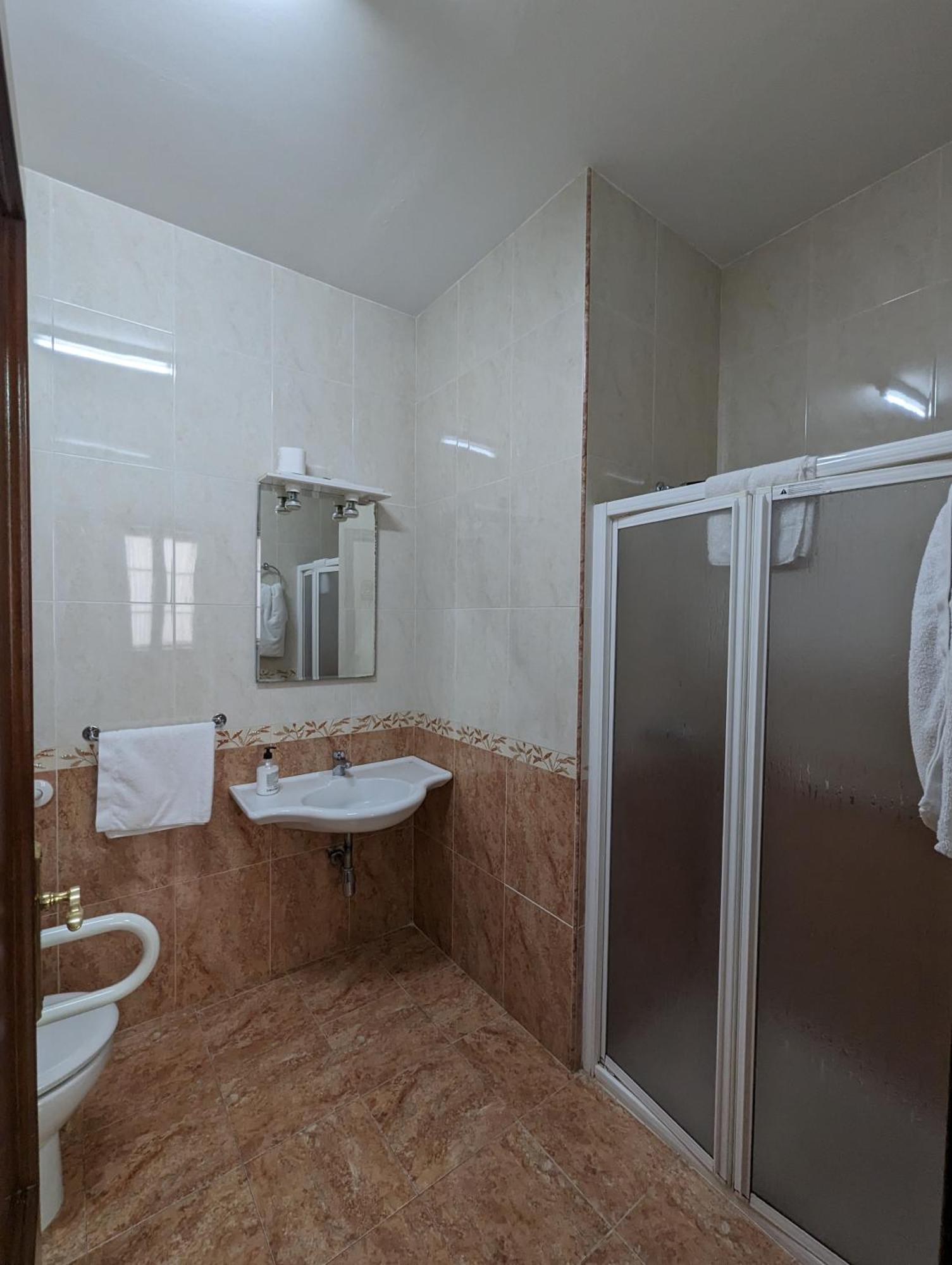Pension Ciudad Navarro Ramos กรานาดา ภายนอก รูปภาพ